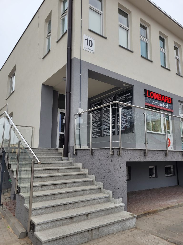 Wejście do budynku w którym znajduje się PT Studio Patrycja Troc